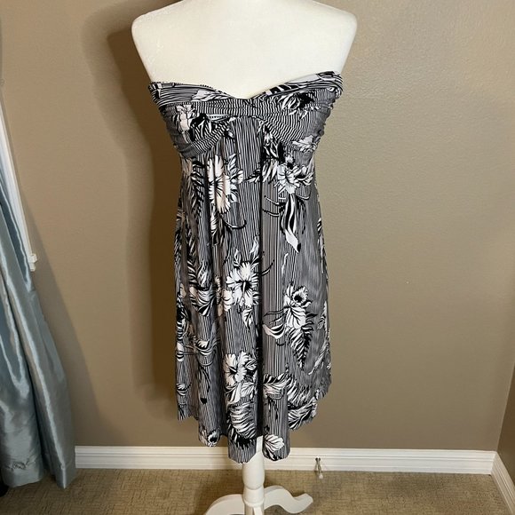Versatile Summer Dress-Excellent Condition - Picture 4 of 11